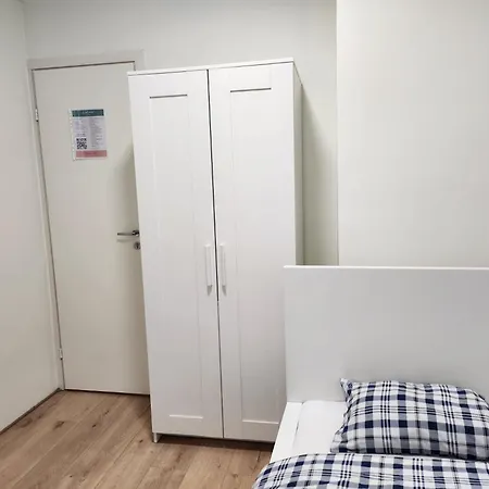 Peaceful In Shared Flat Close To Old Town Penzion