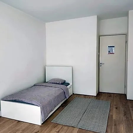Peaceful In Shared Flat Close To Old Town