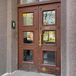 Peaceful In Shared Flat Close To Old Town Guest house *