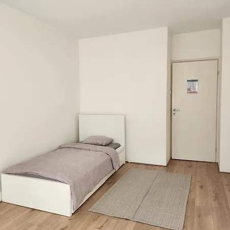 Peaceful In Shared Flat Close To Old Town Guest house *
